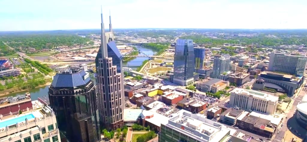 Nashville's skyline featuring the iconic AT&T Building under a clear blue sky