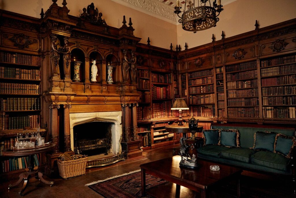 Thomas Shelby House interior
